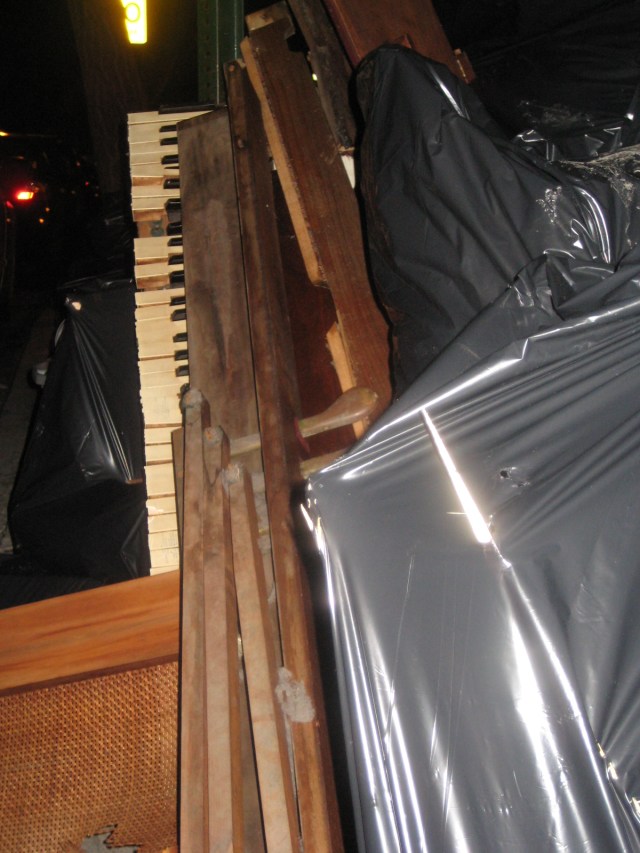 piano in garbage